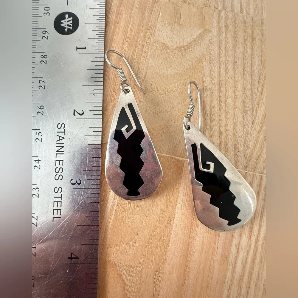 Vintage southwestern style 925 Sterling silver and black inlay teardrop earrings